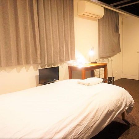 Beehive Hostel Osaka Bagian luar foto
