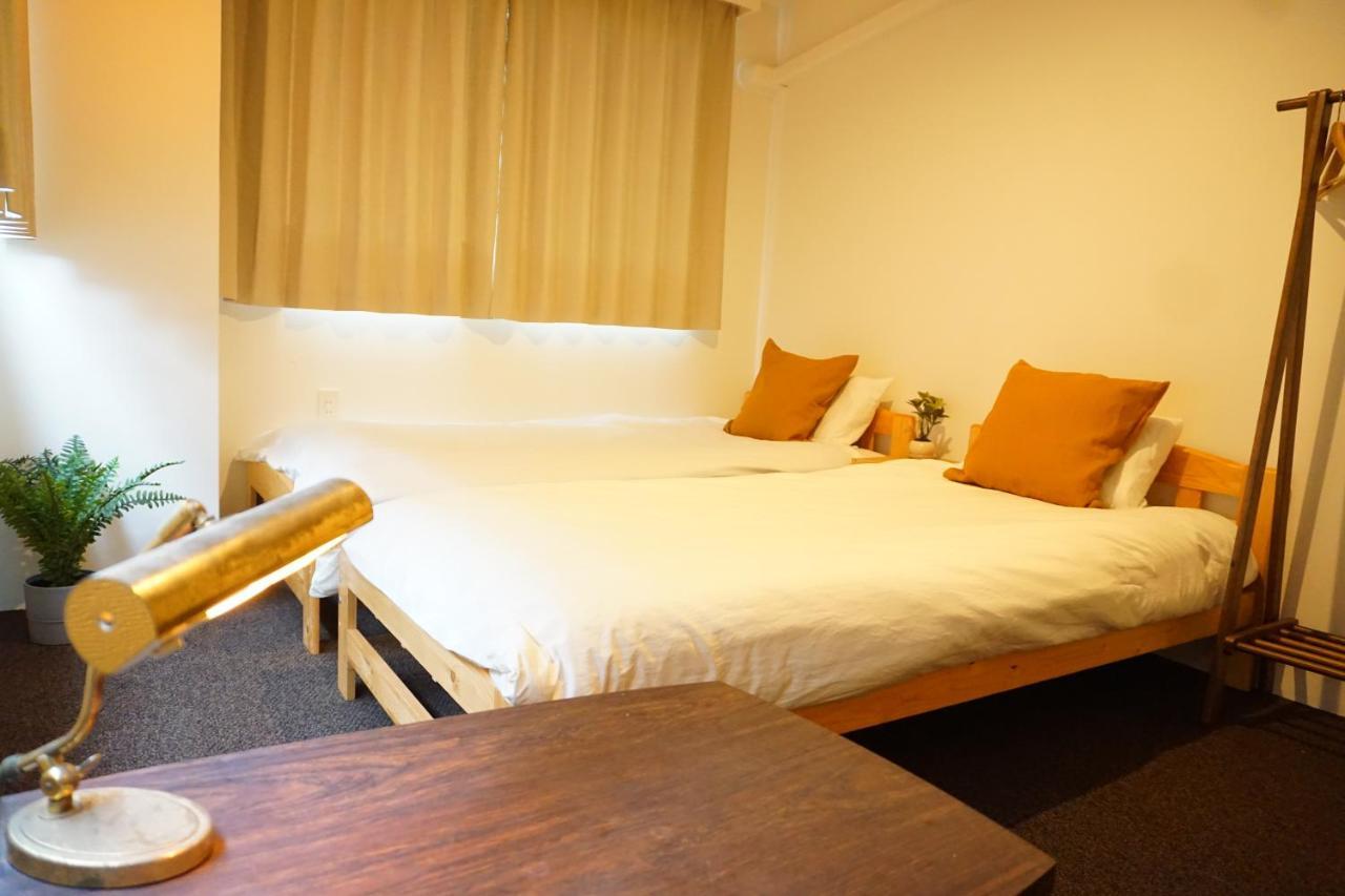 Beehive Hostel Osaka Bagian luar foto