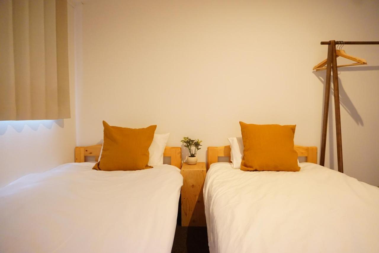 Beehive Hostel Osaka Bagian luar foto