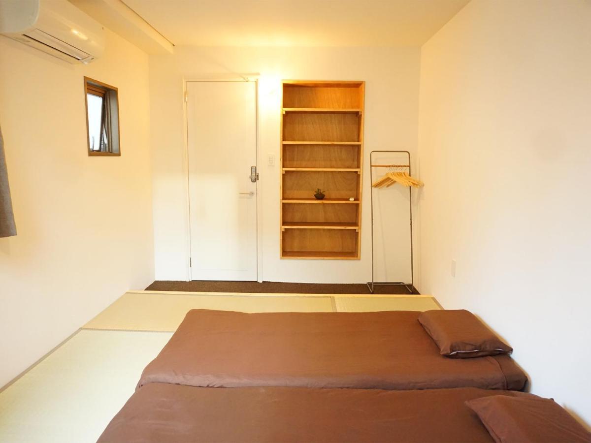 Beehive Hostel Osaka Bagian luar foto