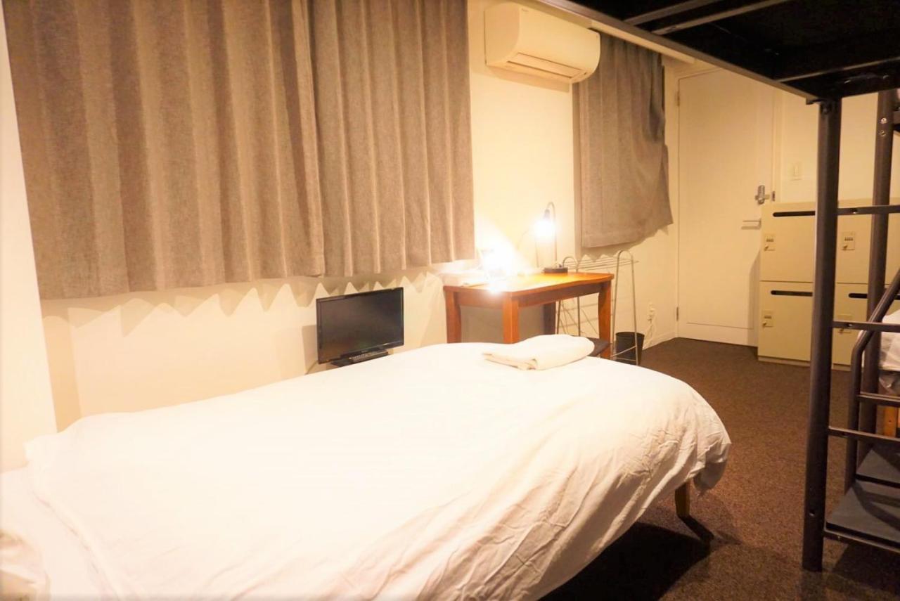 Beehive Hostel Osaka Bagian luar foto