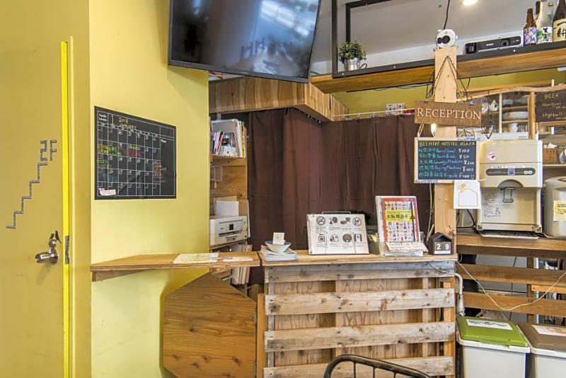 Beehive Hostel Osaka Bagian luar foto