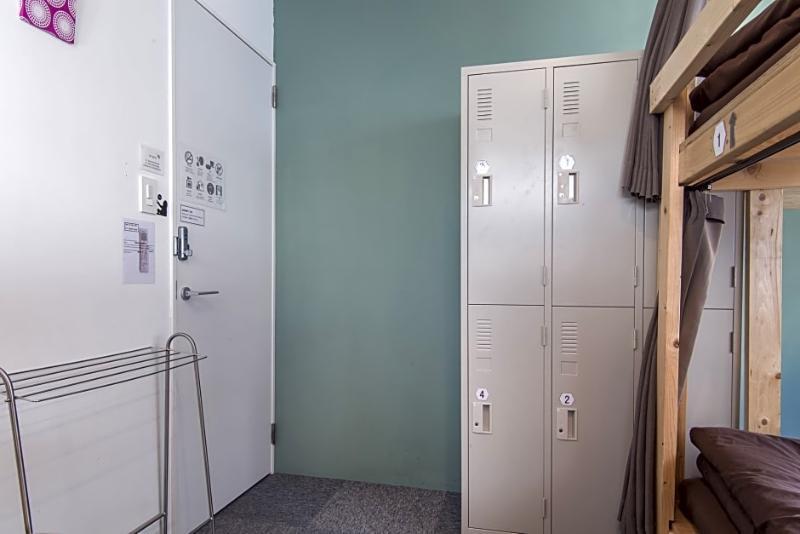 Beehive Hostel Osaka Bagian luar foto