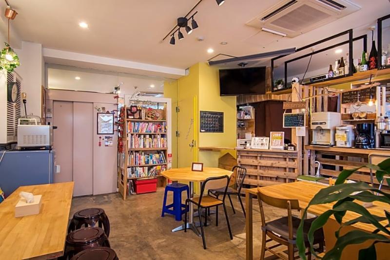 Beehive Hostel Osaka Bagian luar foto