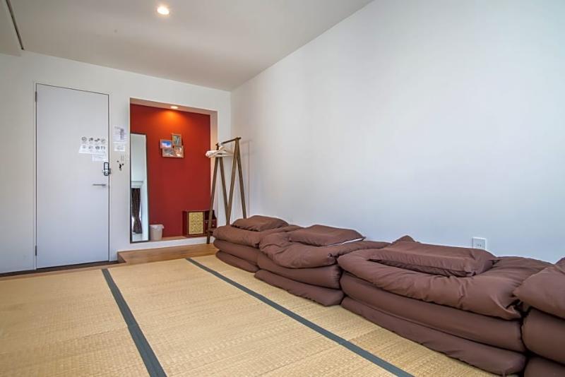 Beehive Hostel Osaka Bagian luar foto