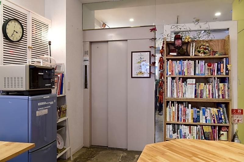 Beehive Hostel Osaka Bagian luar foto